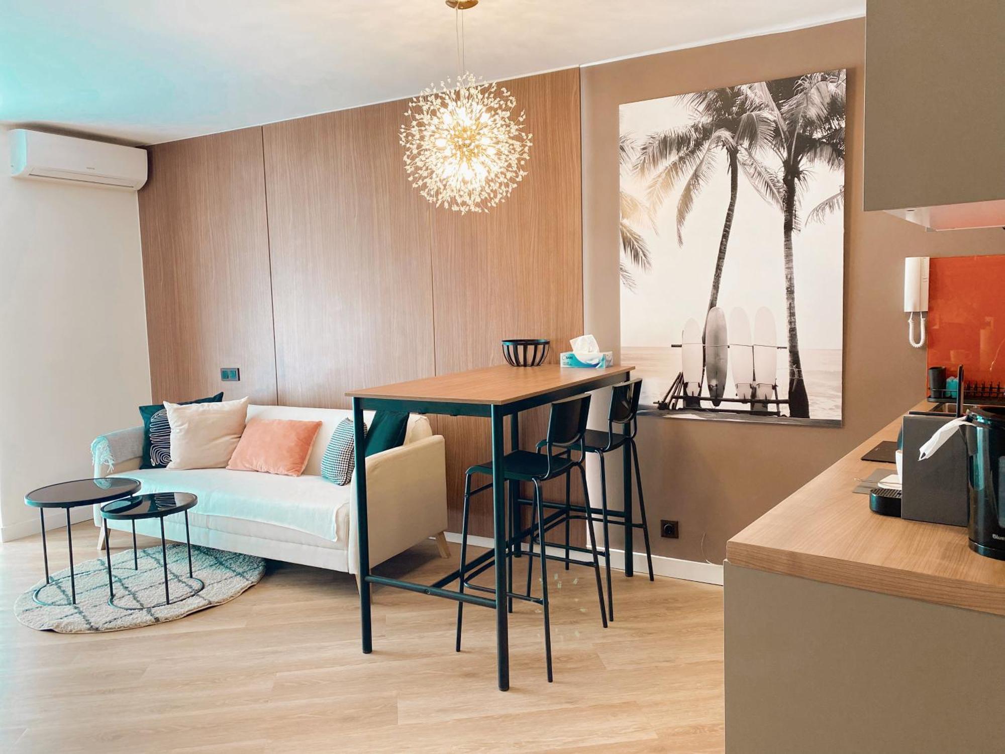Zeus Apartment