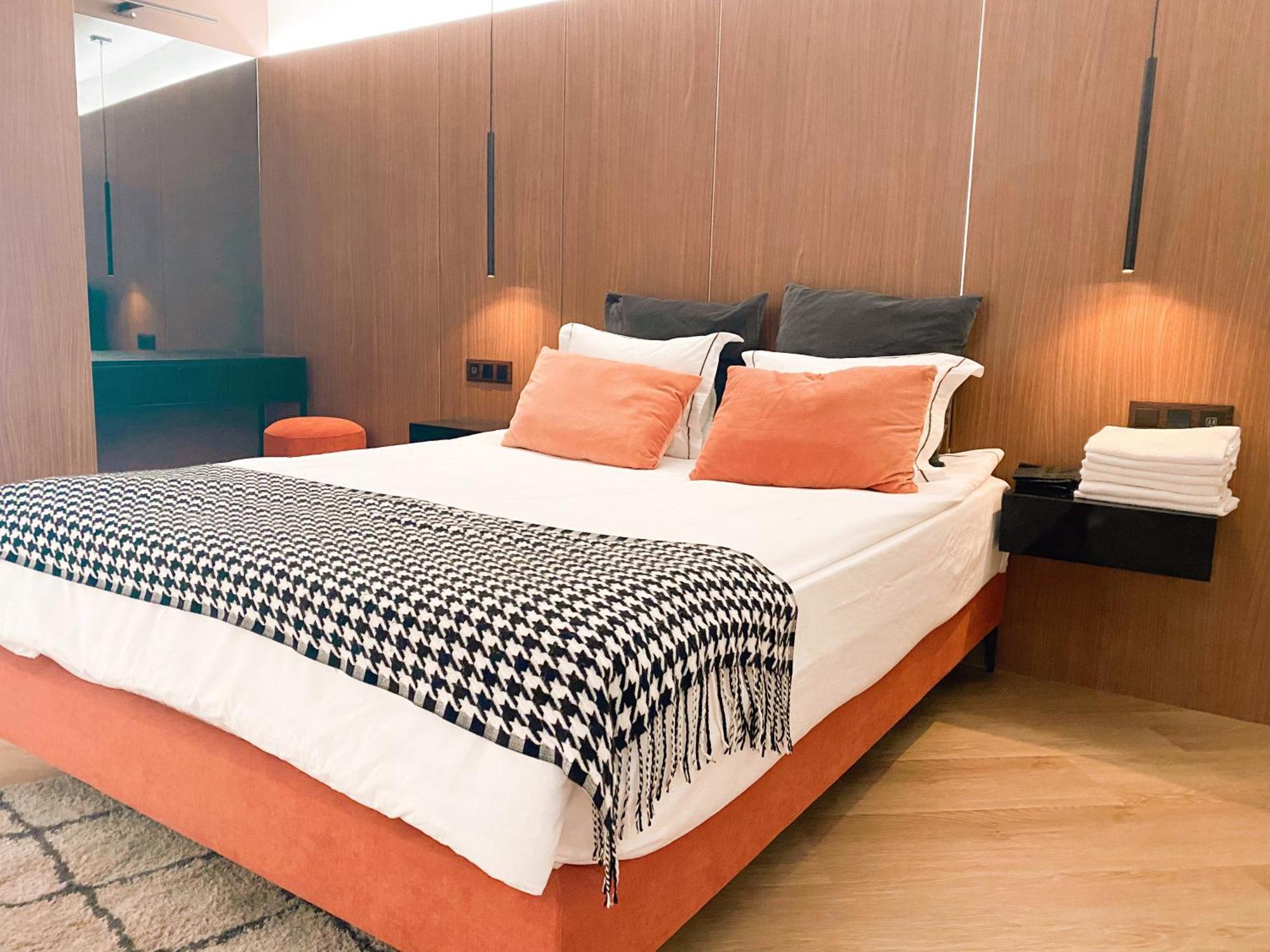 Zeus Apartment